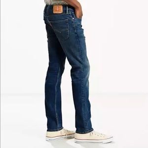 Levi’s 502 jeans in a medium wash